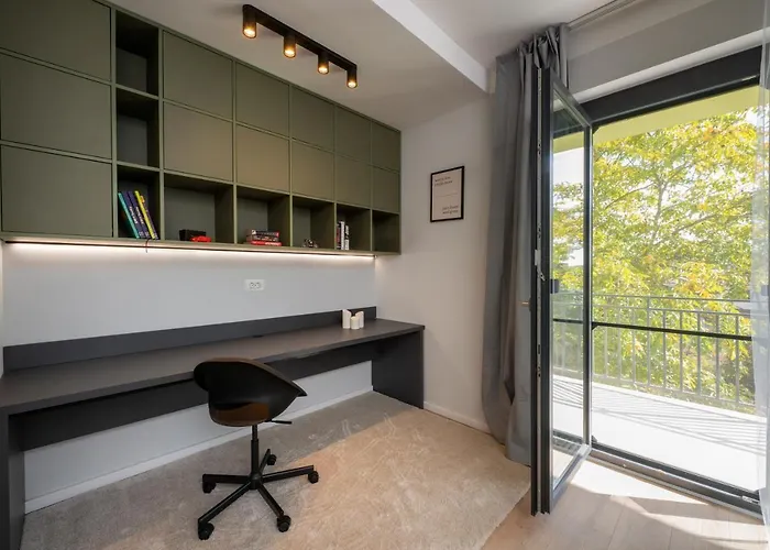 Citadel 4 - Powered By Neo - Free Parking Apartment *